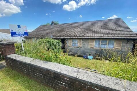 4 bedroom detached bungalow for sale