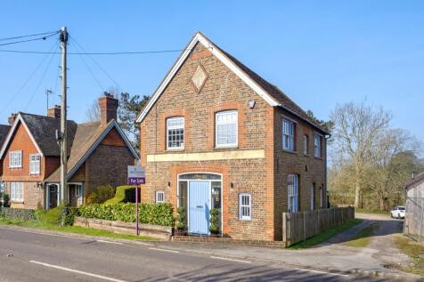Brighton Road, Lower Beeding, RH13 3 bed detached house for sale