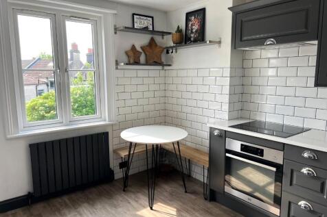 4 bedroom maisonette for sale
