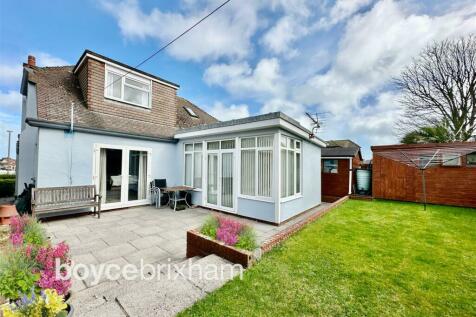 4 bedroom detached bungalow for sale