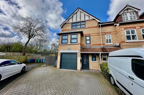 4 bedroom end of terrace house for sale