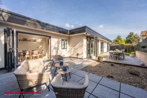 4 bedroom detached bungalow for sale