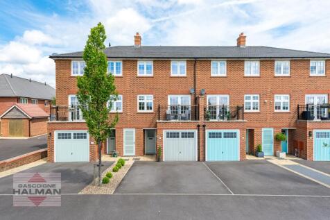 4 bedroom town house for sale
