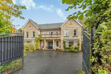 8 bedroom detached house for sale