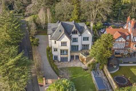 6 bedroom detached house for sale