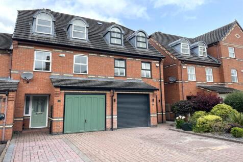 3 bedroom town house for sale