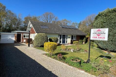 3 bedroom detached bungalow for sale