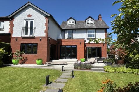 5 bedroom detached house for sale