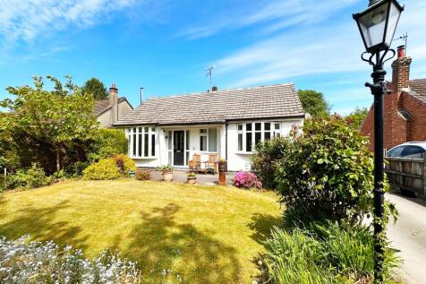 2 bedroom detached bungalow for sale