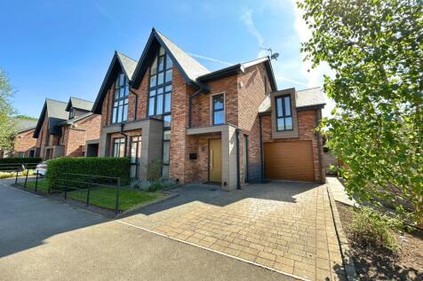 4 bedroom semi-detached house for sale