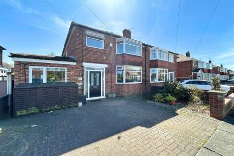 4 bedroom semi-detached house for sale
