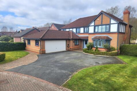 4 bedroom detached house for sale
