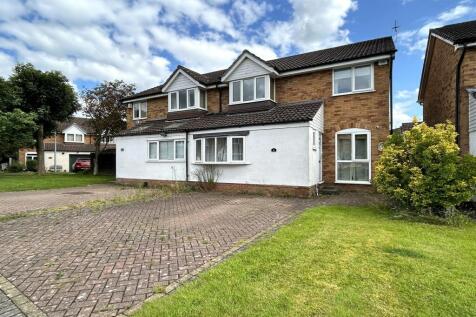4 bedroom semi-detached house for sale