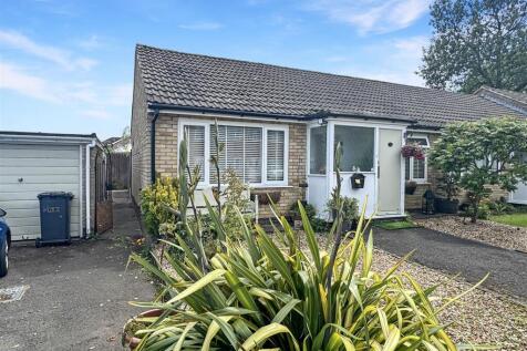 2 bedroom semi-detached bungalow for sale