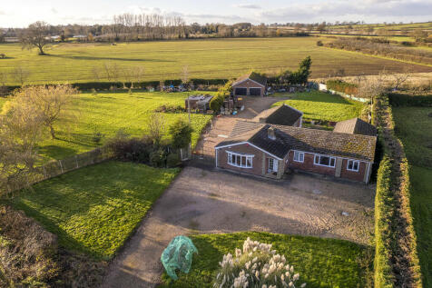 4 bedroom detached bungalow for sale