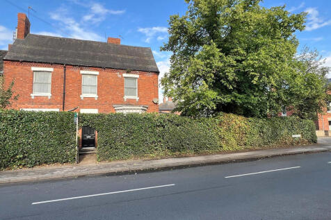 5 bedroom semi-detached house for sale