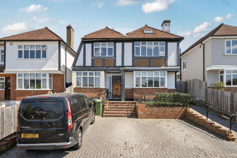 Thorndon Gardens, Surrey KT19 7 bed detached house for sale