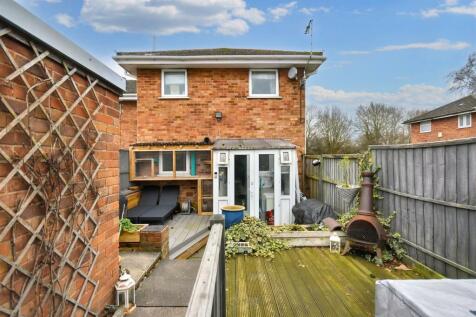 3 bedroom end of terrace house for sale