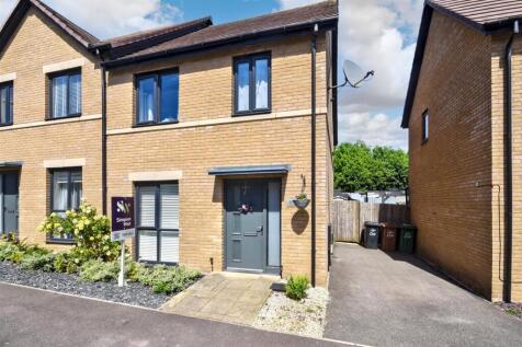 3 bedroom semi-detached house for sale