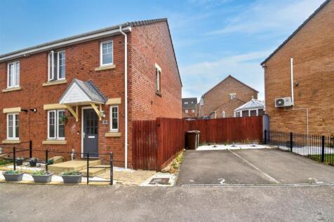 3 bedroom semi-detached house for sale