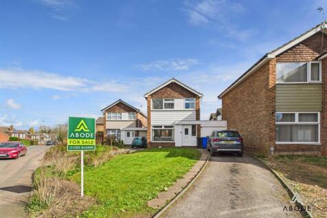 3 bedroom link detached house for sale