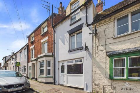 High Street, Uttoxeter ST14 2 bed terraced house for sale