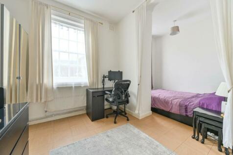 Studio flat for sale