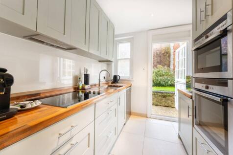 Hornton Street, Kensington, London, W8 3 bed flat for sale