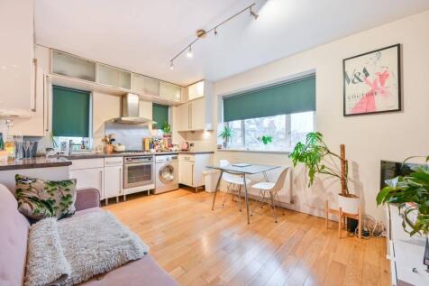 Brewster Gardens, North Kensington... 1 bed flat for sale