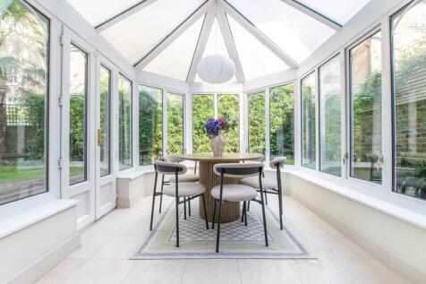 Bassett Road, North Kensington... 3 bed flat for sale