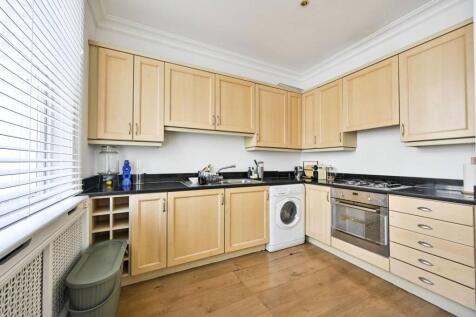 Kensington Park Road, Westbourne... 2 bed flat for sale