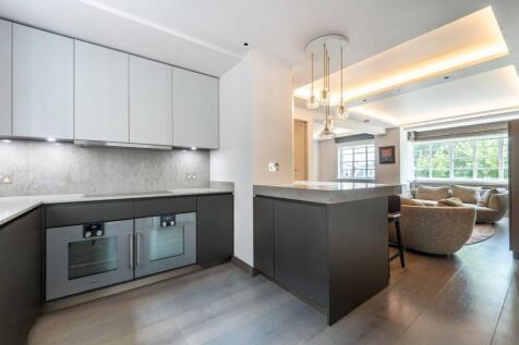 3 bedroom flat for sale