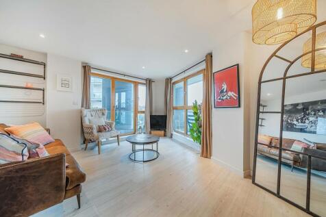 Dairy Close, Fulham, London, SW6 1 bed flat for sale