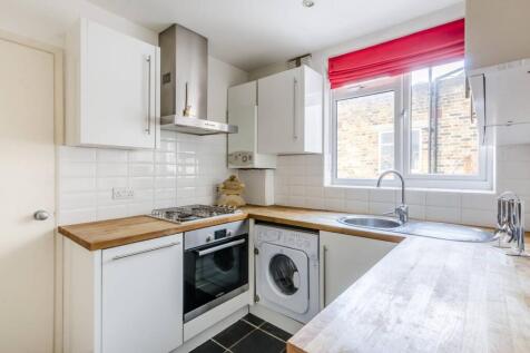 Chesson Road, West Kensington... 2 bed flat for sale