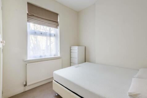 Chesson Road, West Kensington... 2 bed flat for sale