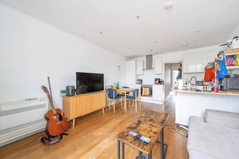 North End Road, Fulham Broadway... 2 bed flat for sale