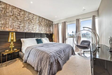 Central Avenue, Fulham, London, SW6 2 bed flat for sale