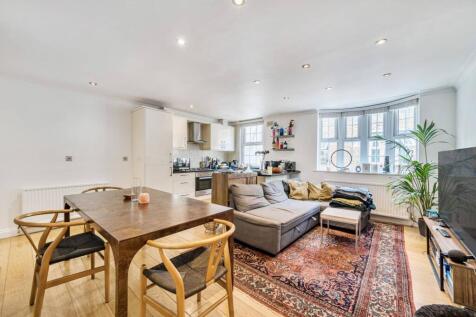 3 bedroom mews property for sale