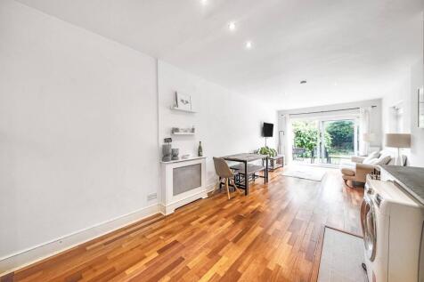 Kenyon Street, Bishop's Park, London... 2 bed flat for sale