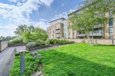 Ferry Quays, Brentford, TW8 1 bed flat for sale
