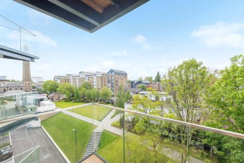 Heritage Place, Kew Bridge, London, TW8 2 bed flat for sale