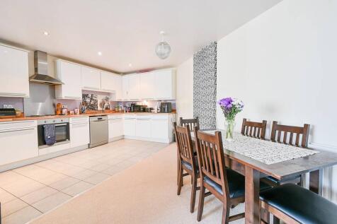 Ealing Road, Brentford, TW8 2 bed flat for sale