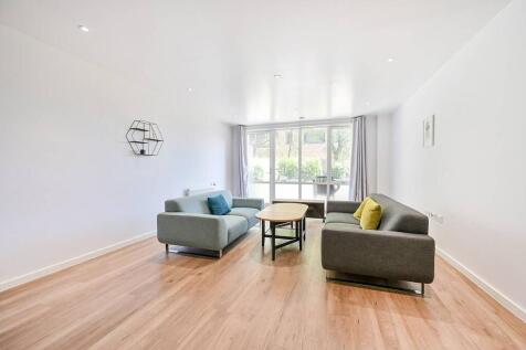 Hanbury Road, South Acton, London, W3 3 bed flat for sale