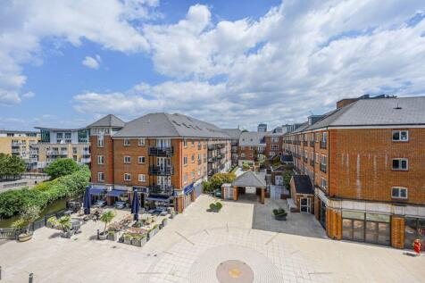 Oakbark House, Brentford, TW8 2 bed flat for sale