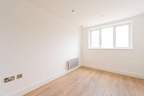 Oakbark House, Brentford, TW8 2 bed flat for sale
