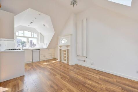Fairlawn Grove, Chiswick, London, W4 2 bed flat for sale