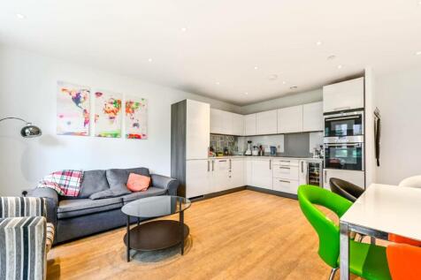 Queensland Road, Highbury, London, N7 2 bed flat for sale