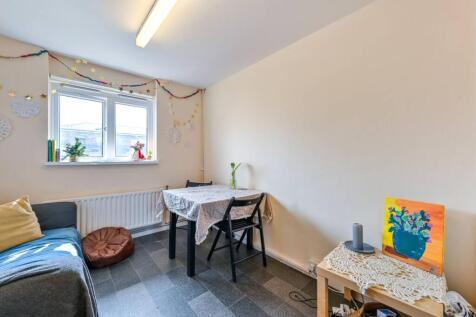 Hungerford Road, Hillmarton... 3 bed maisonette for sale