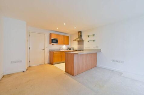 Buckler Court, Islington, London, N7 2 bed flat for sale