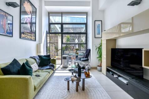 Pentonville Rd, King's Cross, London, N1 2 bed flat for sale